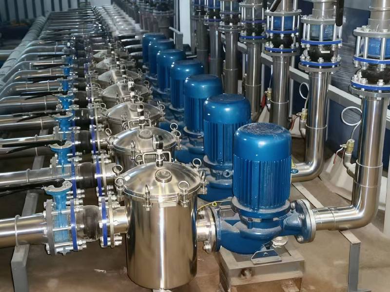 מדוע צריך לסגור את השסתום בעת הפעלת משאבה צנטריפוגלית?